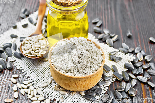 Image of Flour sunflower in bowl on burlap