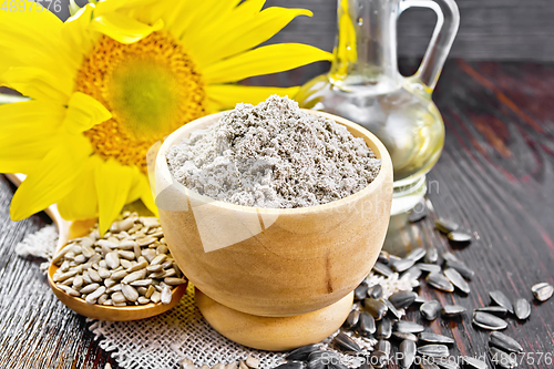 Image of Flour sunflower in bowl with flower on wooden board