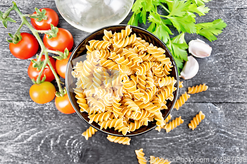 Image of Fusilli whole grain in bowl with vegetables on board top