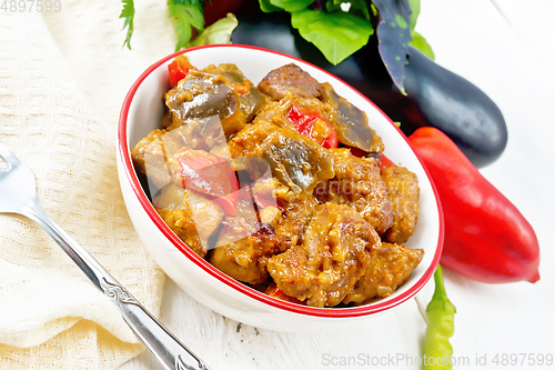 Image of Meat with eggplant and pepper in bowl on light table