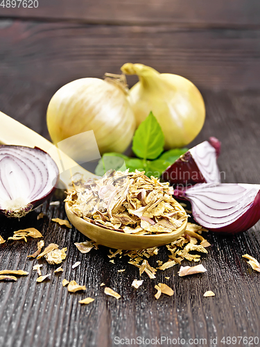 Image of Onion flakes in spoon on board