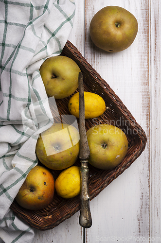 Image of Yellow Apples