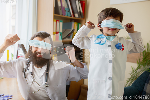 Image of Paediatrician doctor examining a child in comfortabe medical office