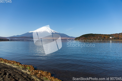 Image of Lake Yamanaka and Mount Fuji