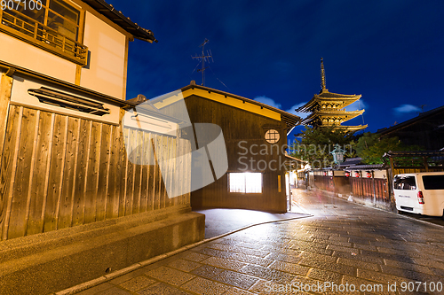 Image of Yasaka Pagoda in Japan at night