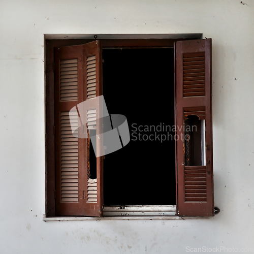 Image of broken window shutter