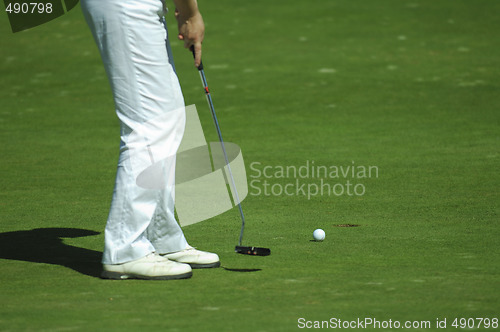 Image of Golfer putting a golf ball