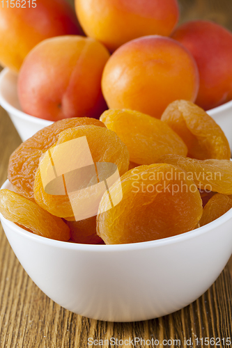 Image of dry beautiful apricots