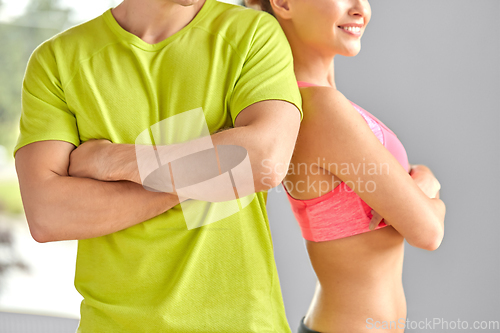 Image of close up of happy smiling man and woman in gym