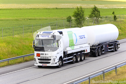 Image of White Volvo FH Tanker in ADR Haul