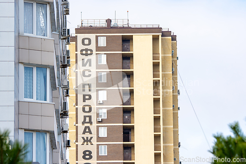 Image of Banner "Builder's sales office" on the building of a new building put into operation