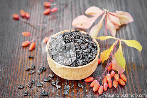 Image of Barberry dried in bowl on wooden board