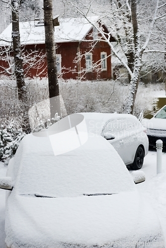 Image of snow covered cars of people who came to celebrate christmas
