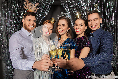 Image of friends with champagne glasses at christmas party