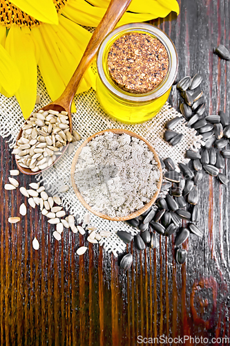 Image of Flour sunflower in bowl with seeds on board top