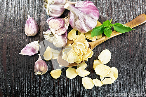 Image of Garlic dried in spoon on board top