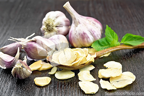 Image of Garlic dried in spoon on board