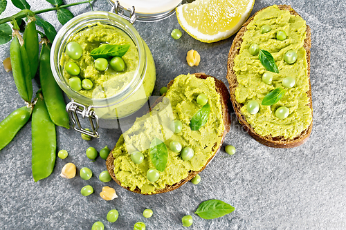 Image of Sandwich green pea hummus on table top