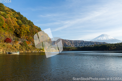 Image of Mount Fuji and lake at autumn