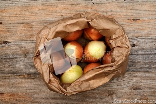Image of onion bulbs in a kraft paper bag 