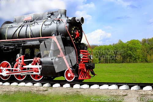 Image of black steam locomotive goes fast