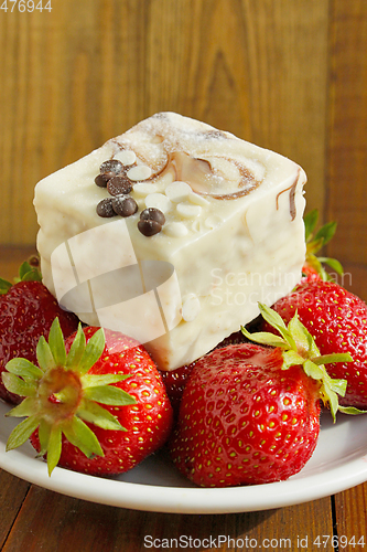 Image of ripe red strawberries and sweet cake