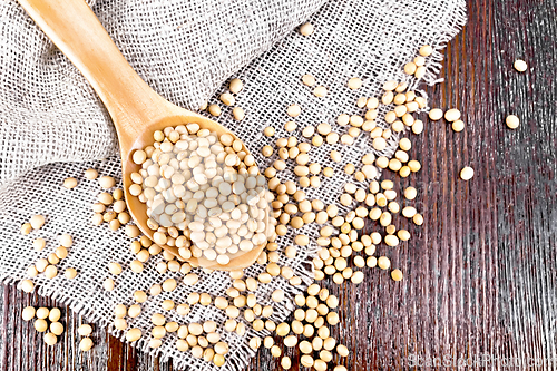 Image of Soybeans in spoon on board top