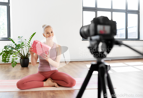 Image of woman or sports blogger streaming online at home