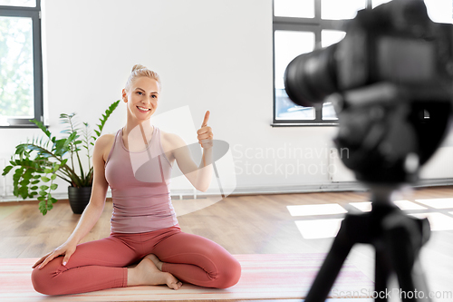 Image of woman or sports blogger streaming online at home