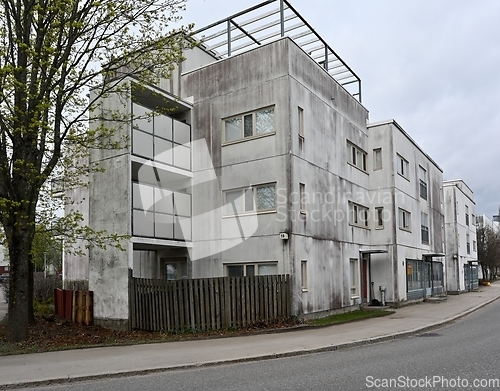 Image of old concrete house in a residential area