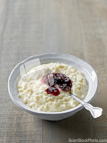 Image of bowl of healthy rice and milk pudding