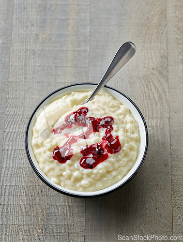 Image of bowl of rice and milk pudding