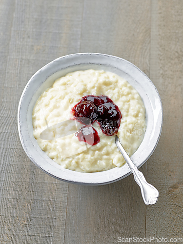 Image of bowl of healthy rice and milk pudding