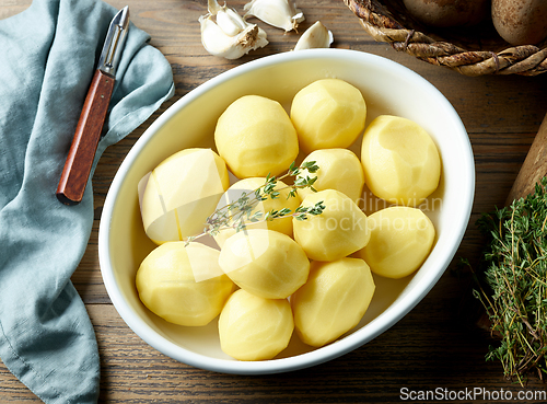 Image of bowl of fresh raw peeled potatoes