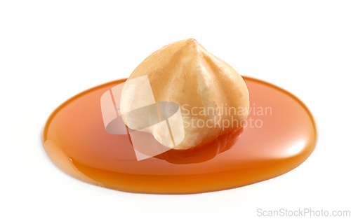 Image of hazelnut in melted caramel sauce 