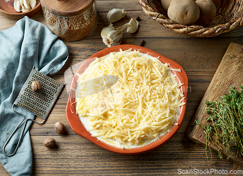 Image of bowl of potato gratin with cheese