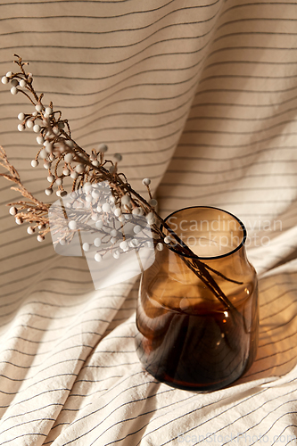 Image of decorative dried flowers in brown glass vase