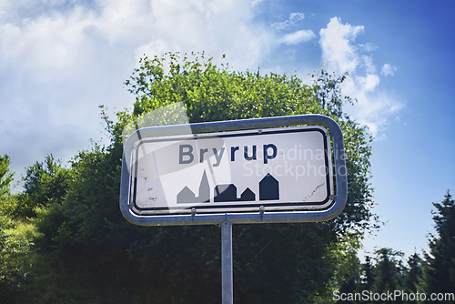 Image of Bryrup city sign with green trees