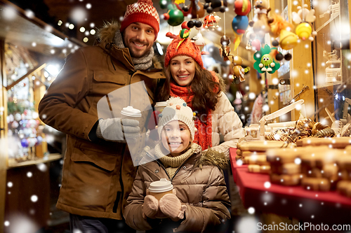 Image of family with takeaway drinks at christmas market