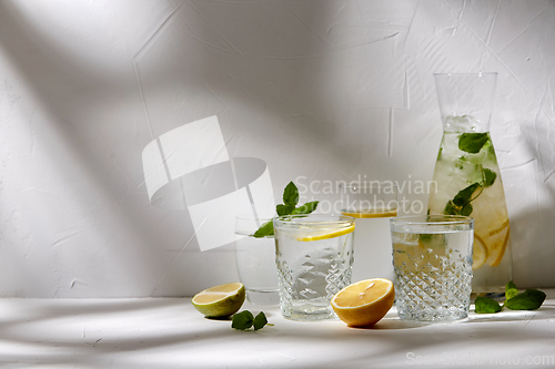 Image of glasses with lemon water and peppermint on table