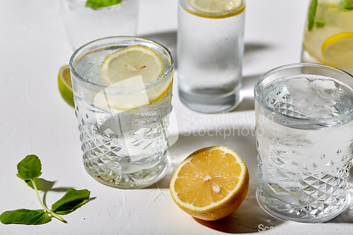 Image of glasses with lemon water and peppermint on table