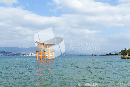 Image of Itsukushima shrine with floating shinto gate
