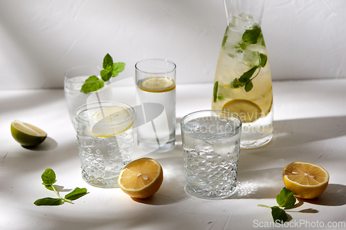 Image of glasses with lemon water and peppermint on table