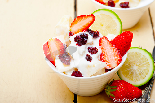 Image of fruit and yogurt salad healthy breakfast