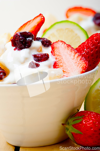 Image of fruit and yogurt salad healthy breakfast