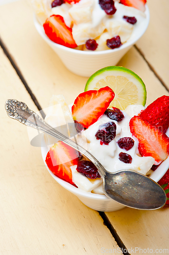 Image of fruit and yogurt salad healthy breakfast
