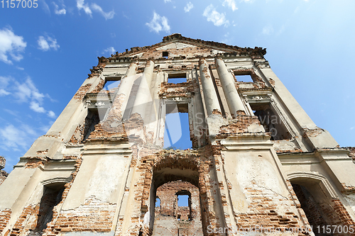 Image of the ruins of an ancient fortress