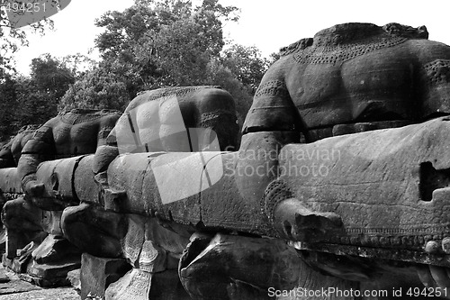 Image of Headless buddhas