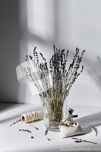Image of sachet bag, rope and lavender flowers in vase