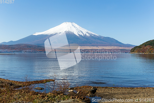 Image of Lake Yamanaka and Mountain Fuji